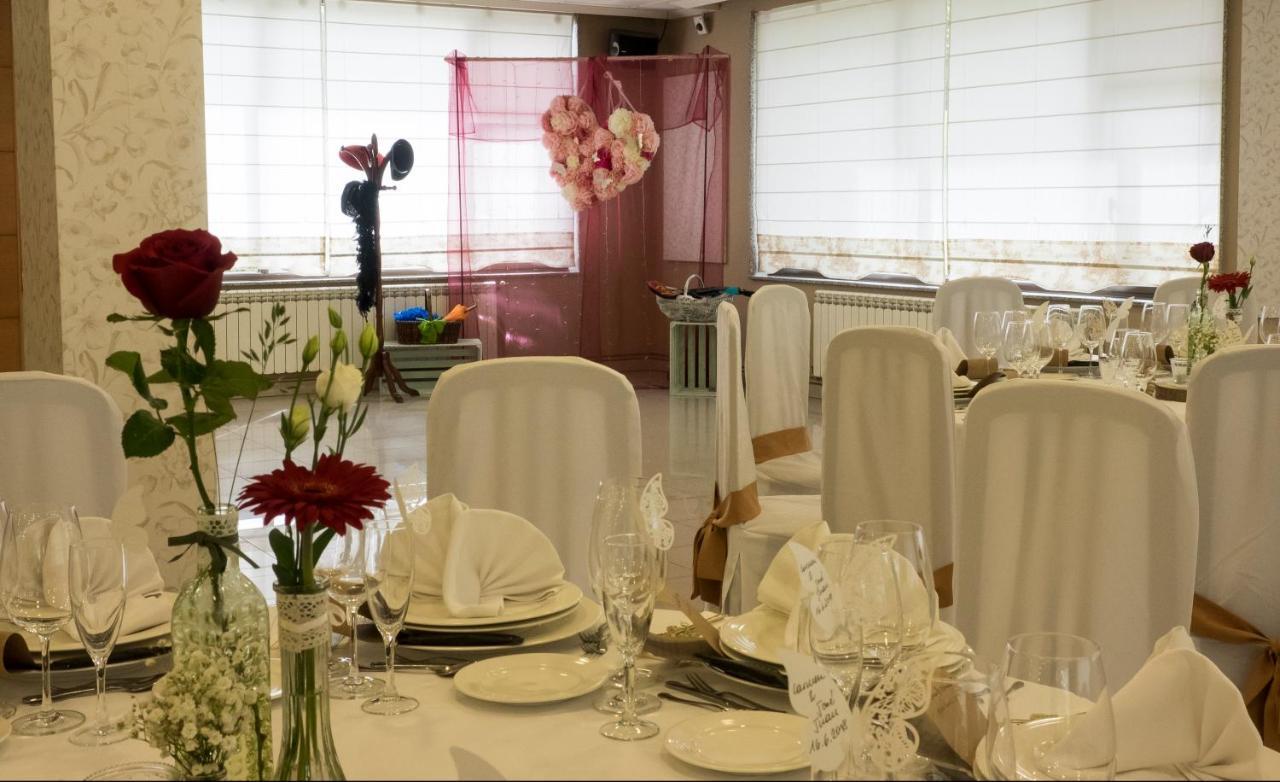 Hostal Restaurante O'Cadaval Frades Eksteriør billede